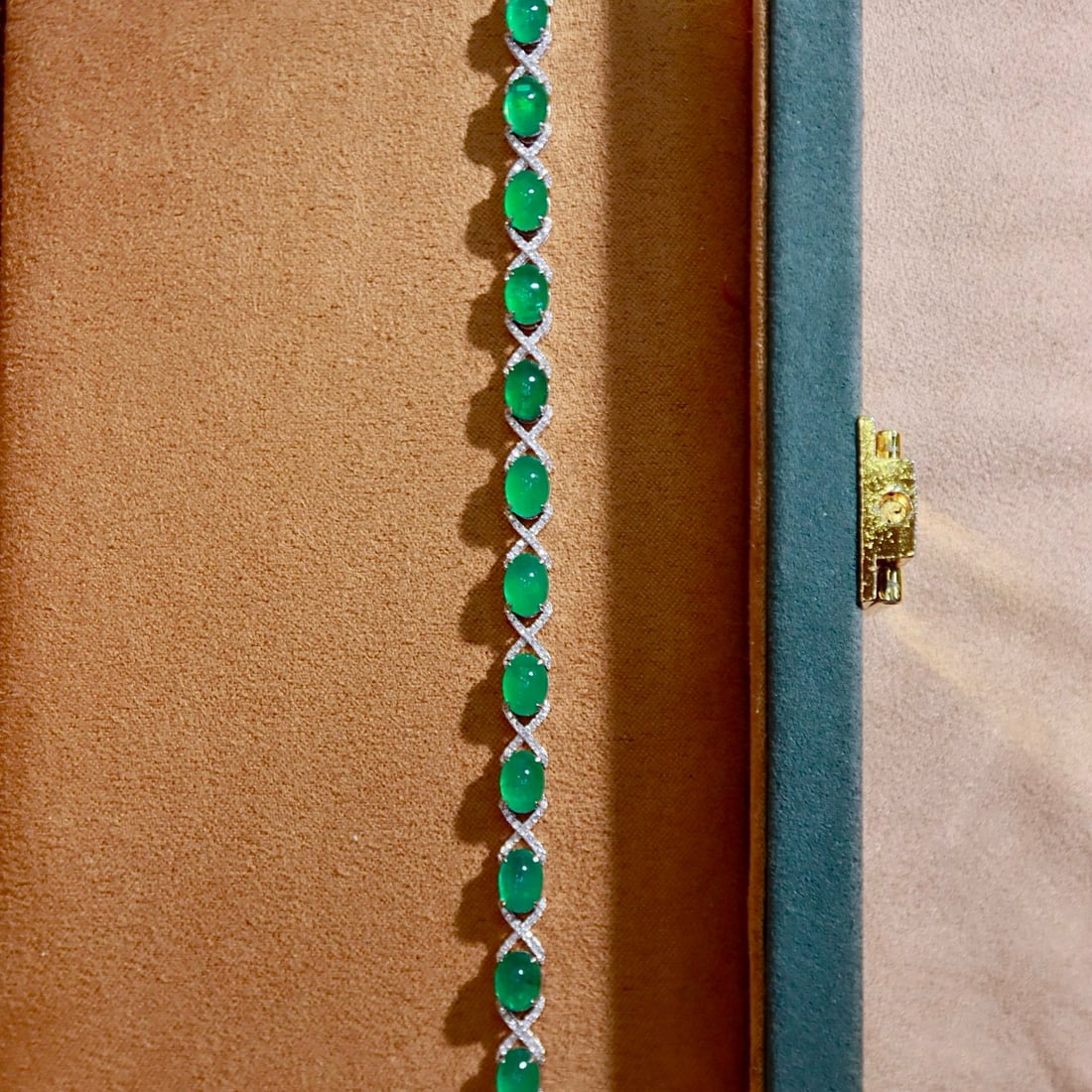 14k Gold 10.93 Ctw Natural Emerald & Diamond Bracelet - 4