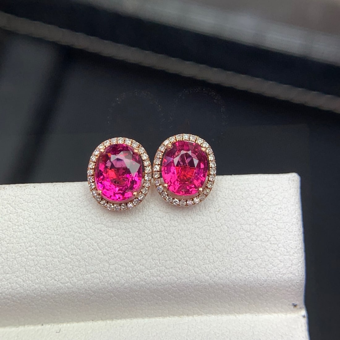 14k Gold 1.75 Ct Natural Tourmaline & Diamond Earrings: Ref:231113226 // gold content:14k gold // main gemstone:tourmaline // shape:oval // carat weight:1. 75ct // color:red // treatment:natural // // adjacent gemstone 2 : diamond // shape:round // clarity