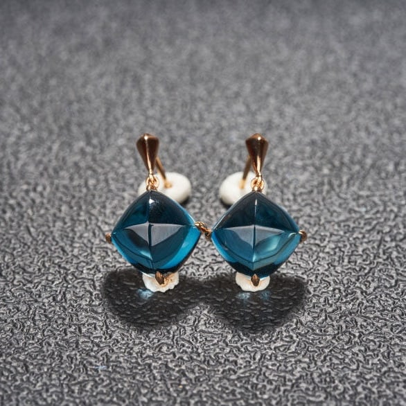 14k Gold 15 Ct Natural Topaz Earrings: Ref:231114008 // gold content:14k gold // main gemstone:topaz // shape:sugar-loaf // carat weight:15ct // color:blue // treatment:natural // High Estimate: 3300 Condition: New Low Estimate: 2200