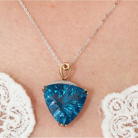 14k Gold 20.6 Ct Natural Topaz & Diamond Pendant( Without Chain ): Ref:231114016 // gold content:14k gold // main gemstone:topaz // shape:triangle // carat weight:20. 6ct // color:blue // treatment:natural // // adjacent gemstone 2 : diamond // shape:round // clarity