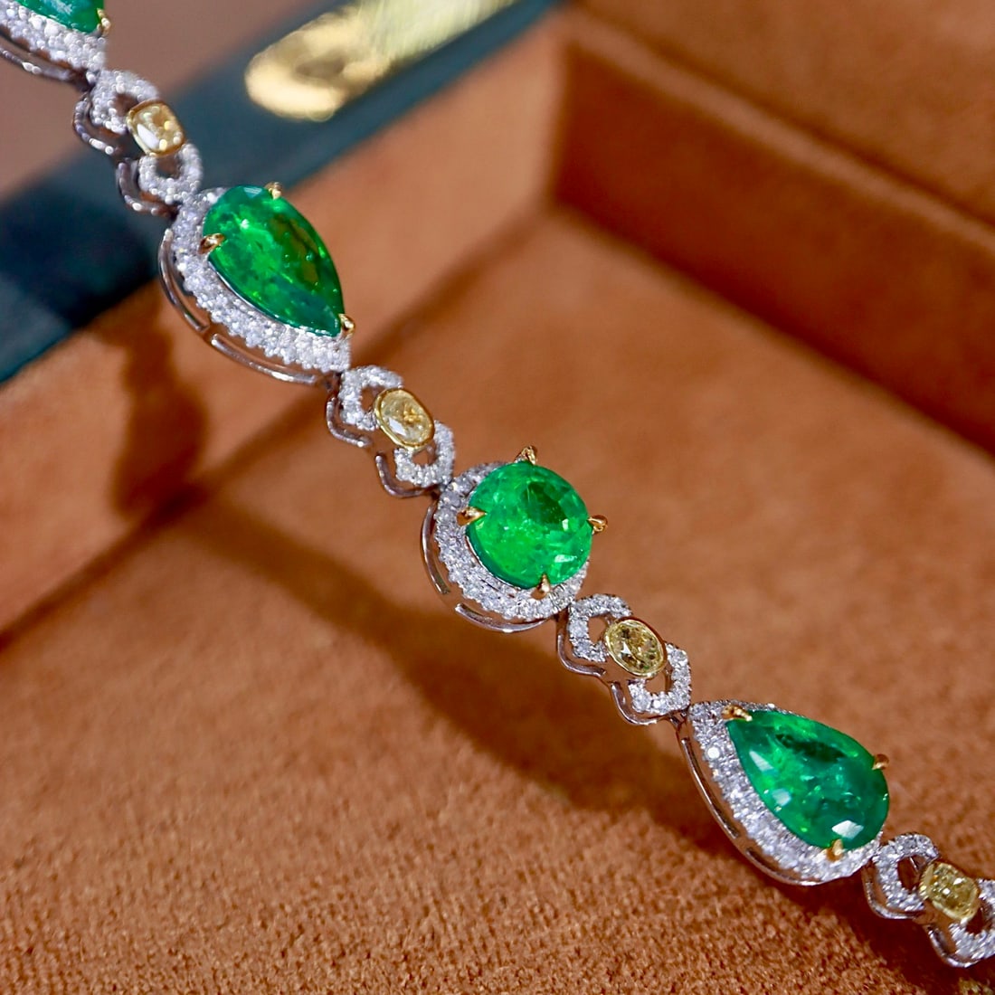 14k Gold 5.09 Ctw Vivid Green Natural Emerald & Diamond Bracelet - 2