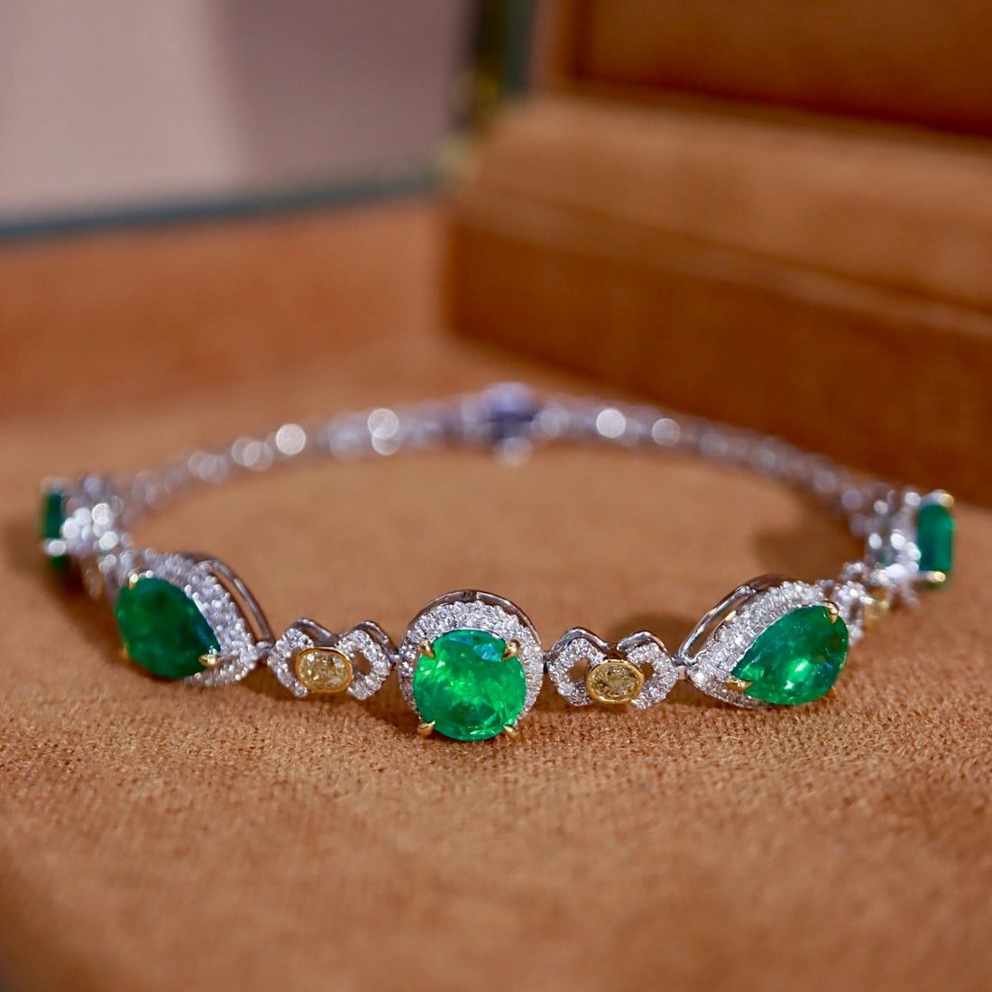 14k Gold 5.09 Ctw Vivid Green Natural Emerald & Diamond Bracelet - 7
