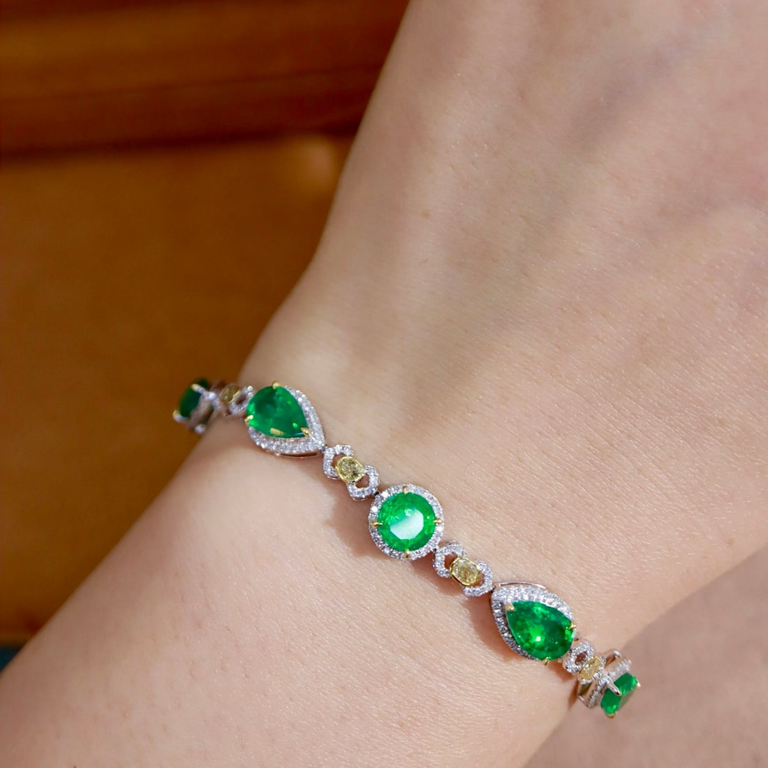 14k Gold 5.09 Ctw Vivid Green Natural Emerald & Diamond Bracelet - 8