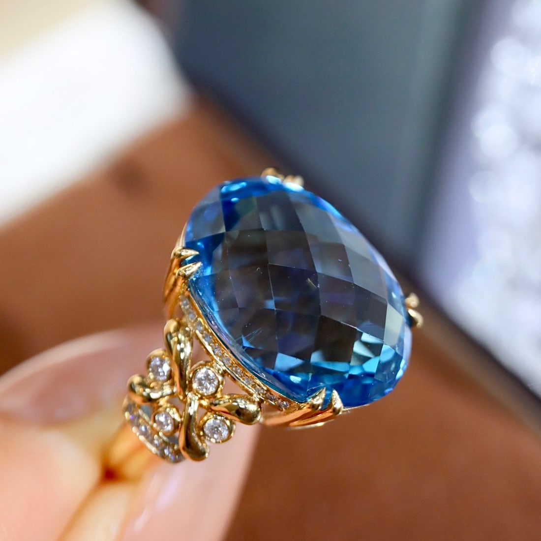 14k Gold 20.38 Ctw Natural Topaz & Diamond Ring - 7