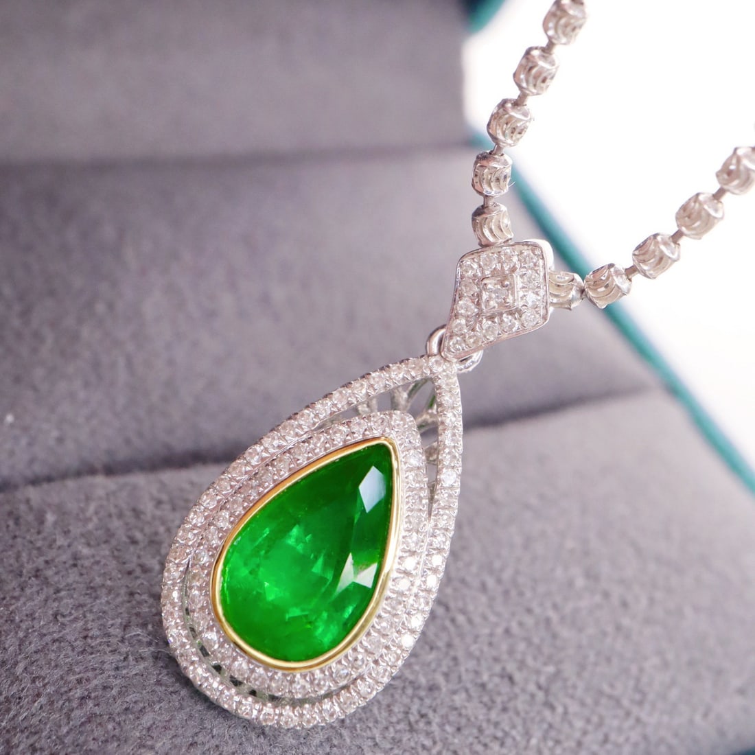 14k Gold 1.55 Ctw Vivid Green Natural Emerald & Diamond Pendant( Without Chain ) - 2