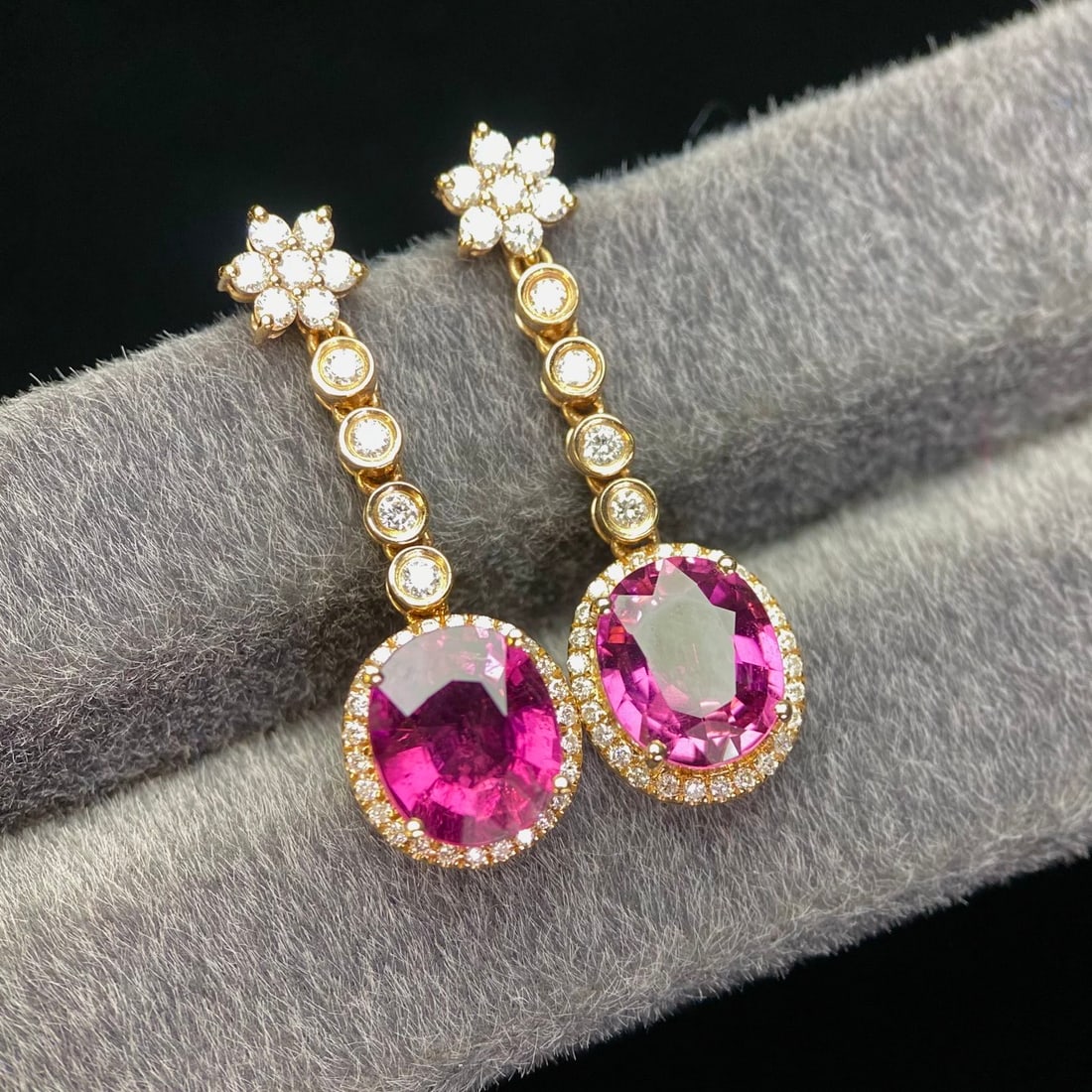 14k Gold 3.80 Ct Natural Tourmaline & Diamond Earrings: Ref:231114062 // gold content:14k gold // main gemstone:tourmaline // shape:oval // carat weight:3. 80ct // color:red // treatment:natural // // adjacent gemstone 2 : diamond // number of stones:75 //