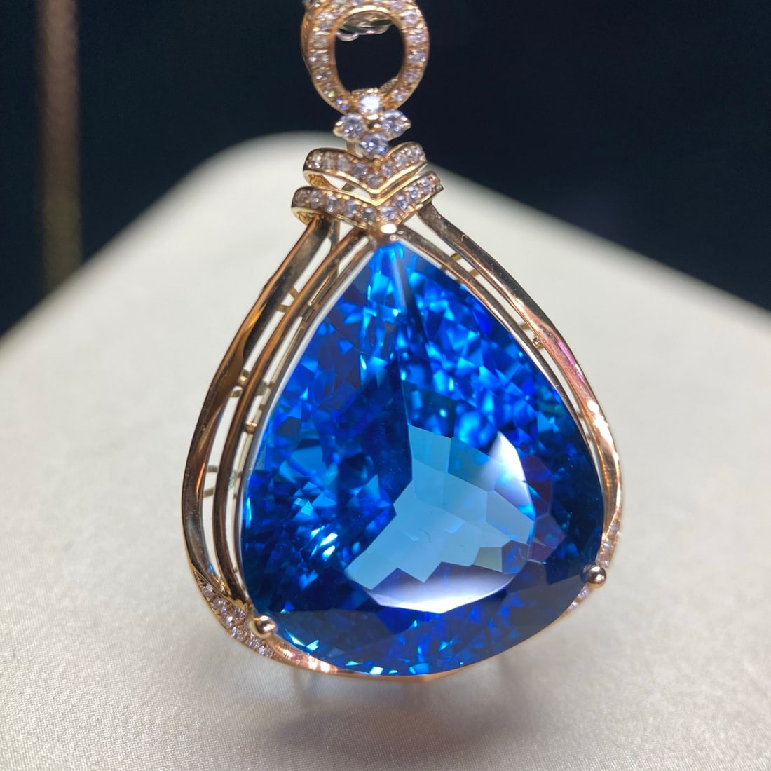 14k Gold 38.15 Ct Natural Topaz & Zircon Pendant( Without Chain ): Ref:231114076 // gold content:14k gold // main gemstone:topaz // shape:pear // carat weight:38. 15ct // color:blue // treatment:natural // // adjacent gemstone 2 : zircon // number of stones:54 // sha