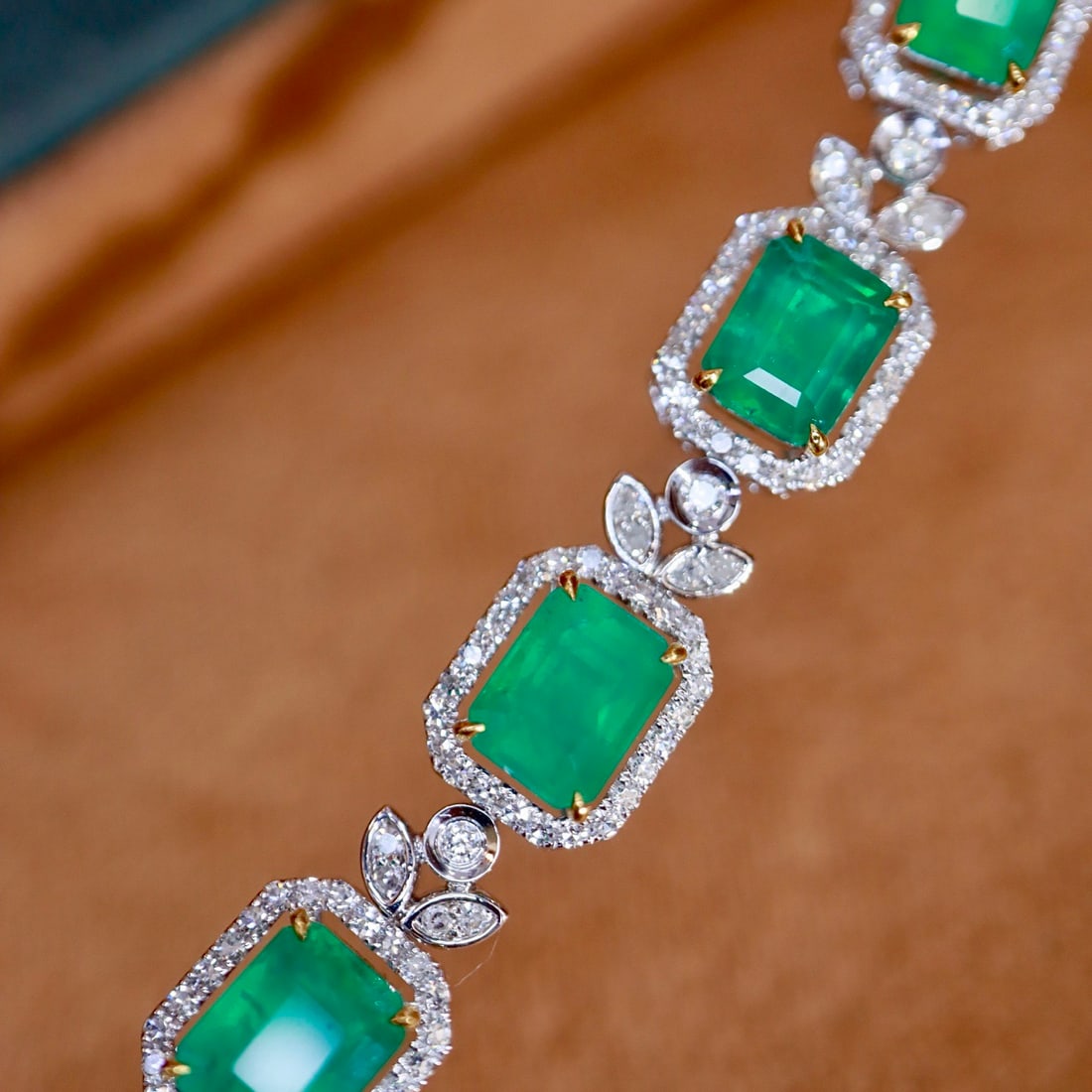 14k Gold 5.46 Ctw Natural Emerald & Diamond Bracelet - 3