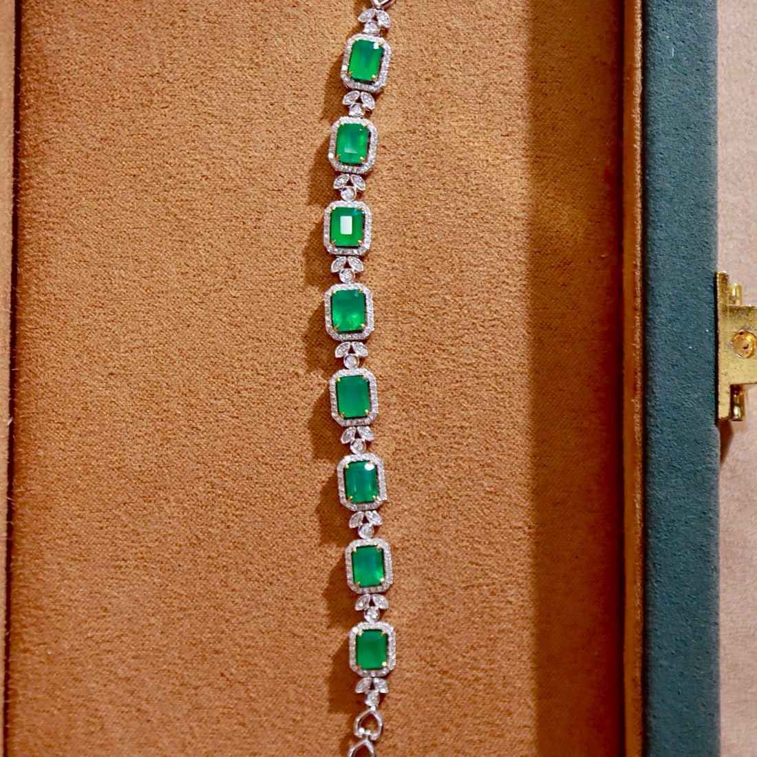 14k Gold 5.46 Ctw Natural Emerald & Diamond Bracelet - 7