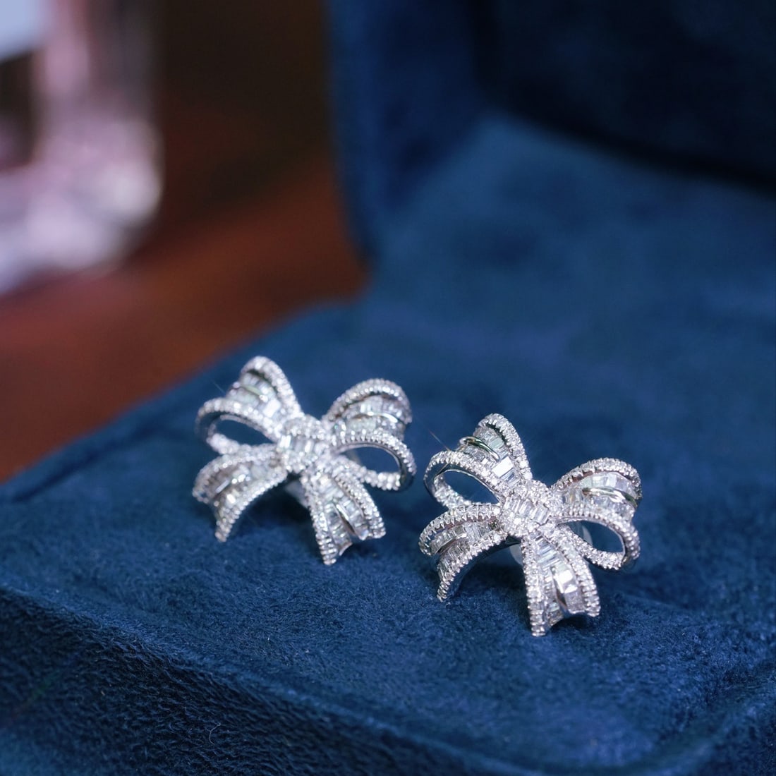 14k Gold 1.00 Ct Natural H Diamond Earrings: Ref:231114097 // gold content:14k gold // main gemstone:diamond // shape:multiple // carat weight:1. 00ct // clarity grade:vs-si // color:h // treatment:natural // Condition: New Low Estimate: 6800.0