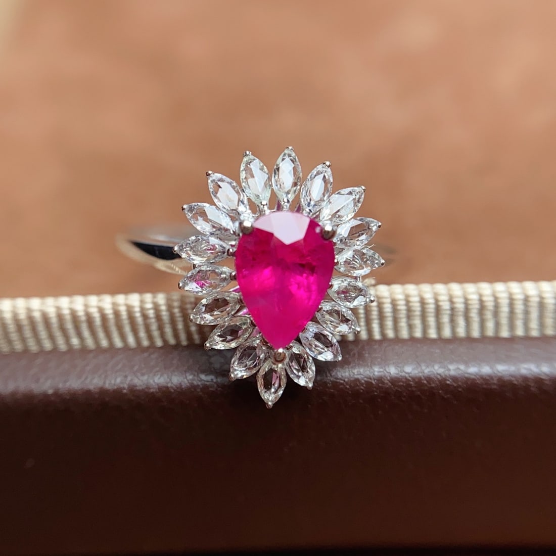14k Gold 1.05 Ct Natural Ruby & Sapphire Ring: Ref:231114110 // gold content:14k gold // ring size:7. 25us // // main gemstone:ruby // shape:pear // carat weight:1. 05ct // color:red // treatment:natural // // adjacent gemstone 2 : sapphire //