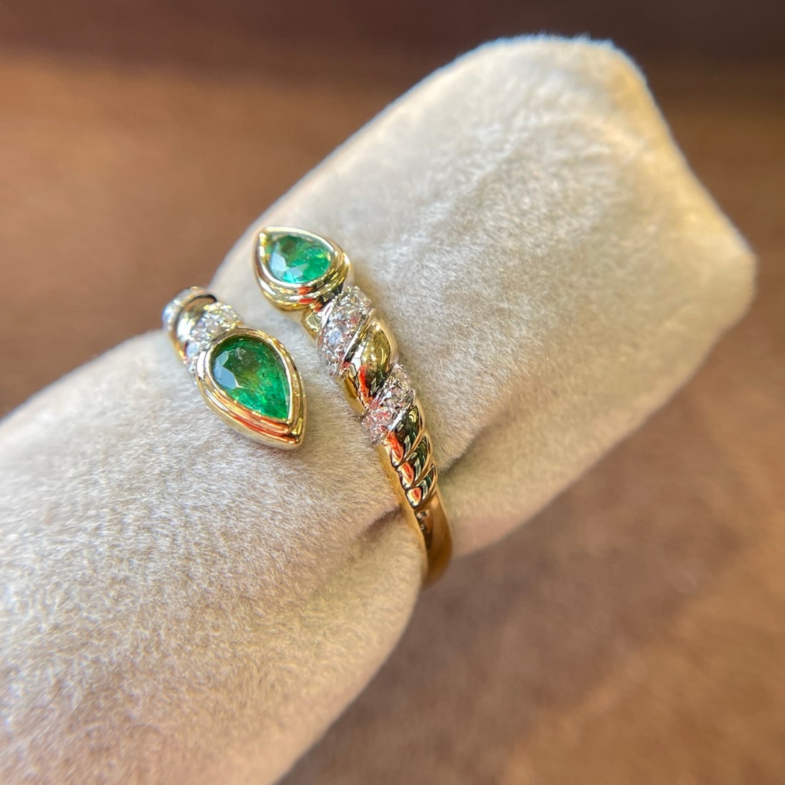 14k Gold 0.35 Ct Natural Emerald & Diamond Ring - 3