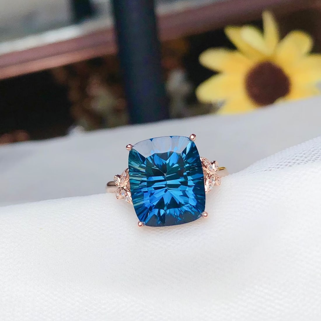14k Gold 6.80 Ct Natural Topaz & Diamond Ring: Ref:231114128 // gold content:14k gold // ring size:7. 25us // // main gemstone:topaz // shape:cushion // carat weight:6. 80ct // color:blue // treatment:natural // // adjacent gemstone 2 : diamond //