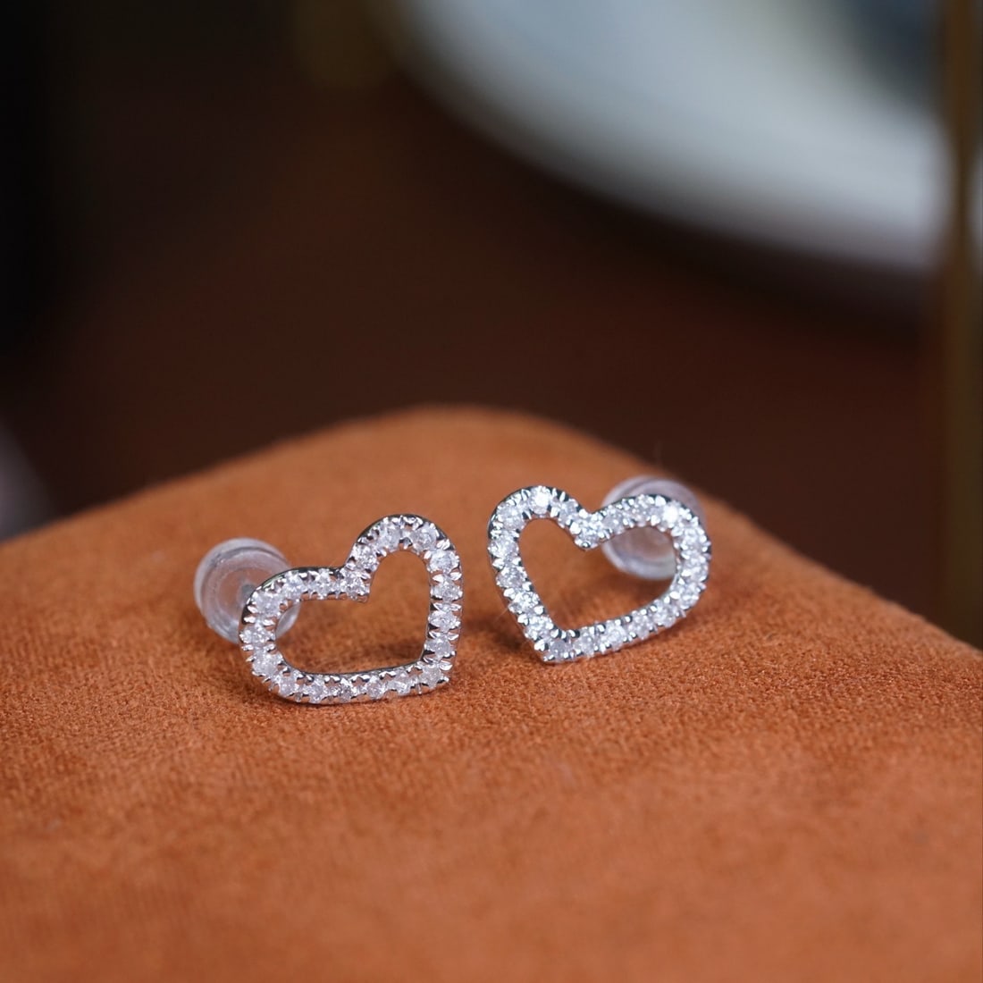 14k Gold 0.46 Ct Natural H Diamond Earrings: Ref:231114136 // gold content:14k gold // main gemstone:diamond // shape:round // carat weight:0. 46ct // clarity grade:vs-si // color:h // treatment:natural // cut grade:g // Condition: NewLow