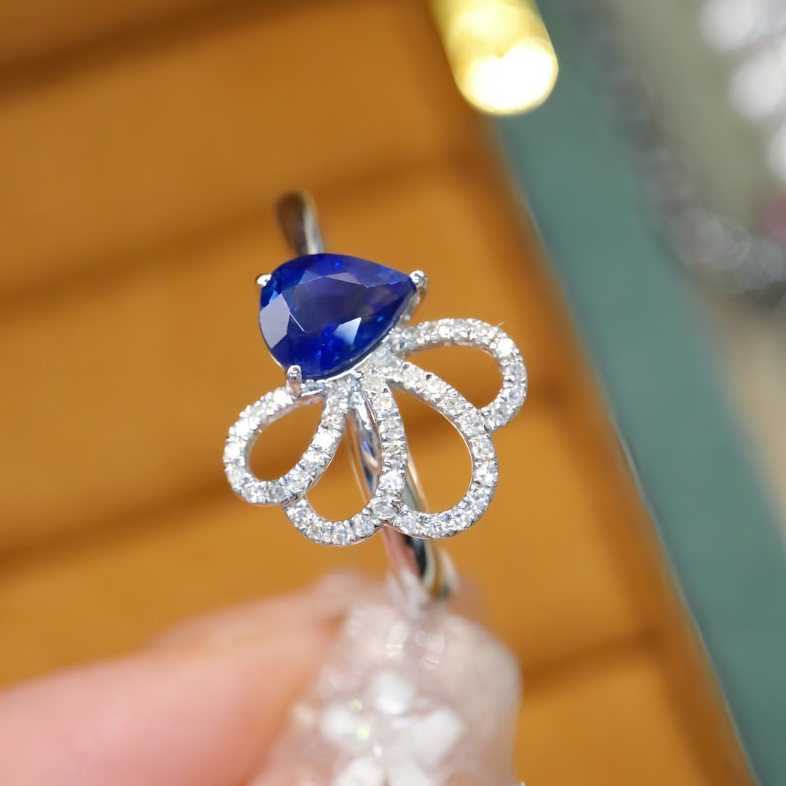 14k Gold 0.85 Ctw Natural Sapphire & Diamond Ring - 2