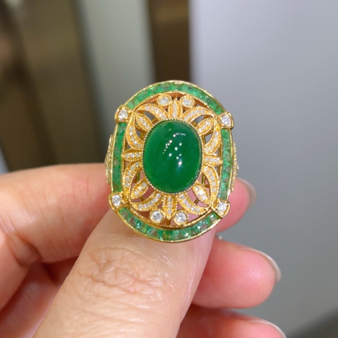 14k Gold 5 Ct Natural Emerald & Diamond Ring: Ref:231114177 // gold content:14k gold // ring size:7. 25us // // main gemstone:emerald // shape:oval // carat weight:5ct // color:green // treatment:natural // // adjacent gemstone 2 : diamond //