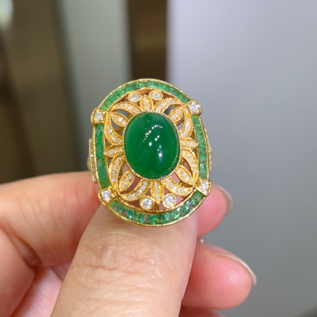 14k Gold 5 Ct Natural Emerald & Diamond Ring - 2