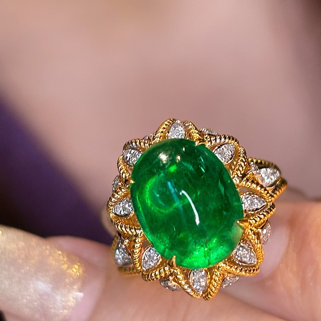 14k Gold 4.5 Ct Vivid Green Natural Emerald & Diamond Ring: Ref:231114184 // gold content:14k gold // ring size:7. 25us // // main gemstone:emerald // shape:oval // carat weight:4. 5ct // color:vivid green // treatment:natural // // adjacent gemstone 2 :