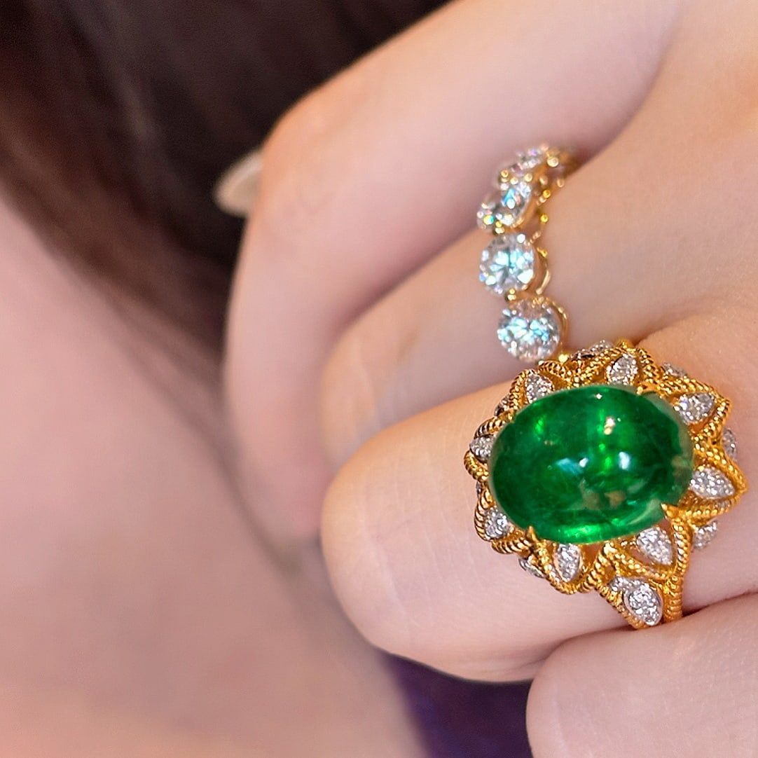 14k Gold 4.5 Ct Vivid Green Natural Emerald & Diamond Ring - 2