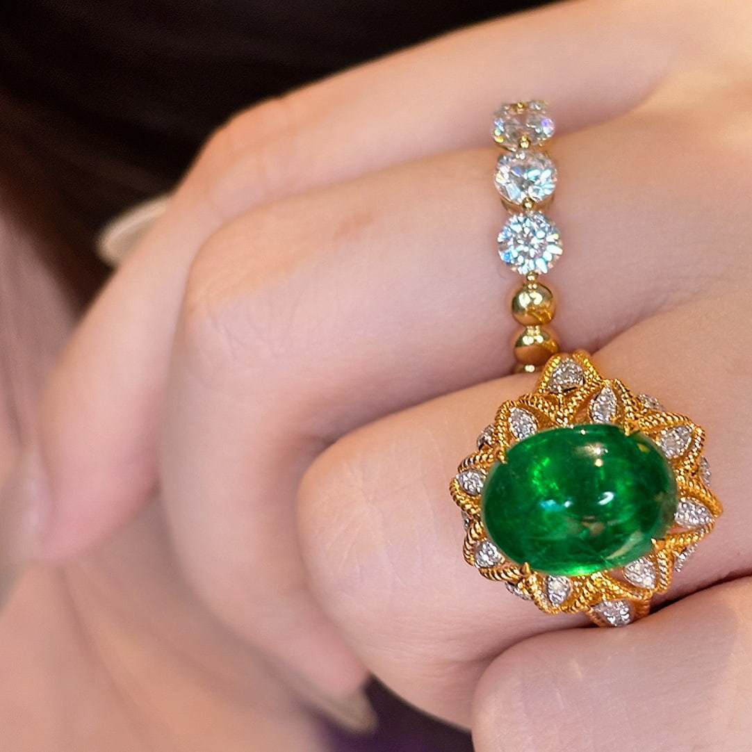 14k Gold 4.5 Ct Vivid Green Natural Emerald & Diamond Ring - 4