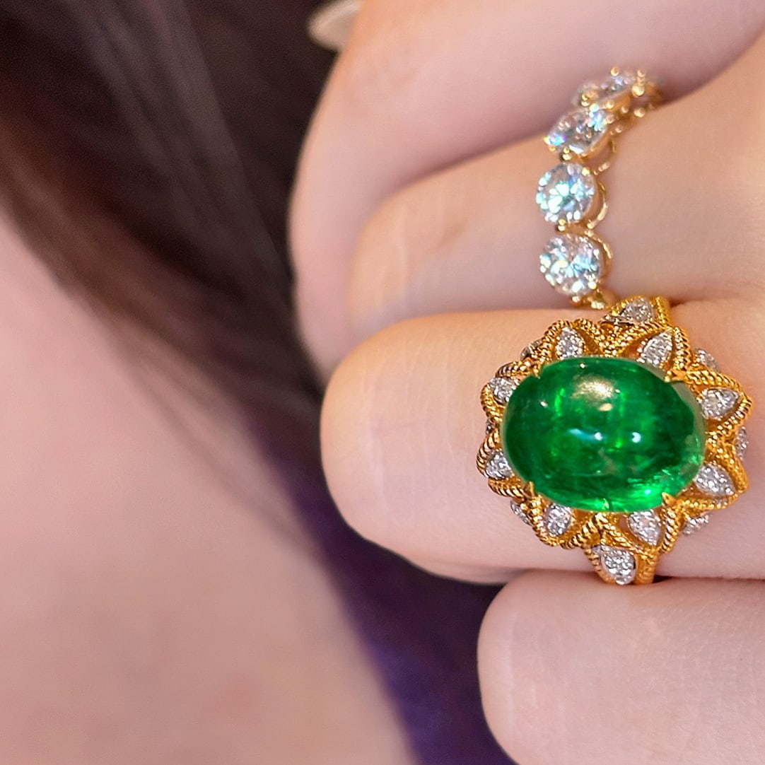 14k Gold 4.5 Ct Vivid Green Natural Emerald & Diamond Ring - 5