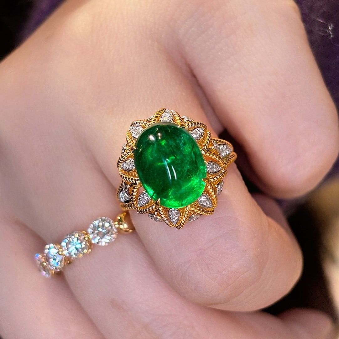 14k Gold 4.5 Ct Vivid Green Natural Emerald & Diamond Ring - 7