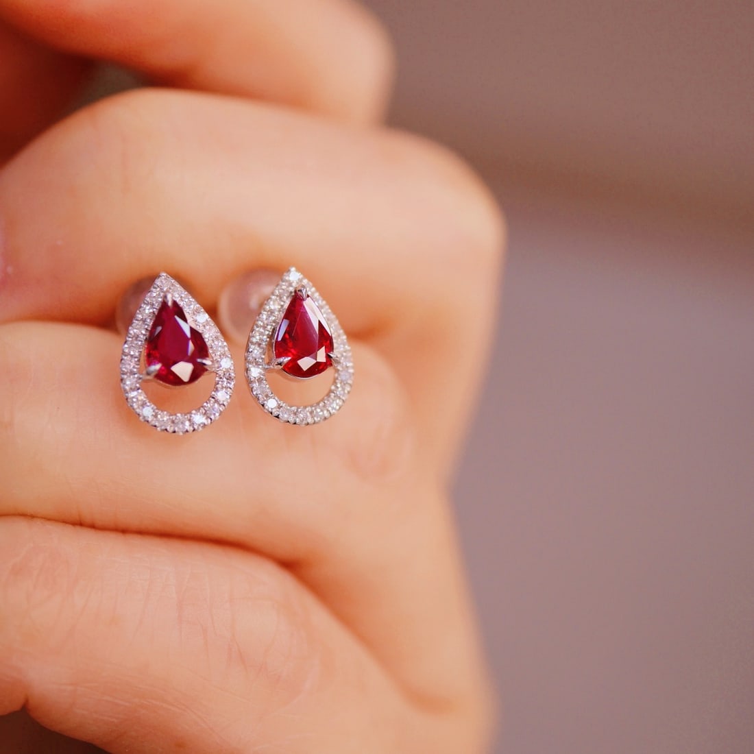 14k Gold 0.92 Ctw Vivid Red Natural Ruby & Diamond Earrings - 4