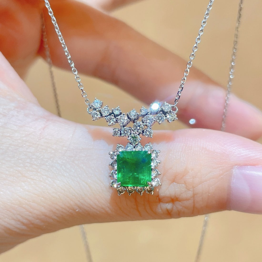 14k Gold 2.18 Ctw Vivid Green Natural Emerald & Diamond Necklace - 4