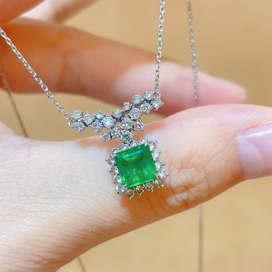 14k Gold 2.18 Ctw Vivid Green Natural Emerald & Diamond Necklace - 5