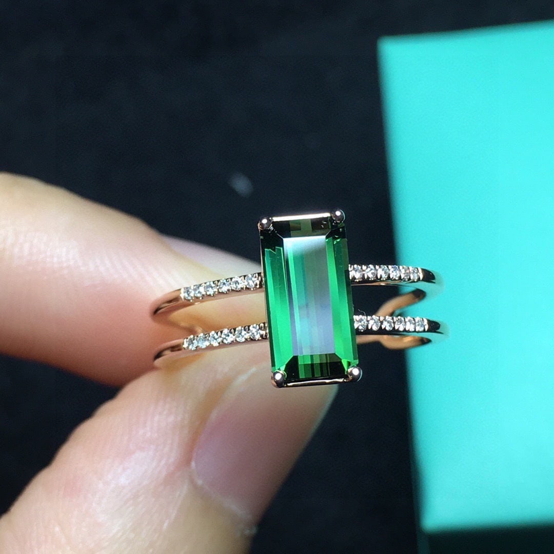 14k Gold 1.68 Ct Natural Tourmaline & Diamond Ring: Ref:231114192 // gold content:14k gold // ring size:7. 25us // // main gemstone:tourmaline // shape:octagonal // carat weight:1. 68ct // color:green // treatment:natural // // adjacent gemstone 2