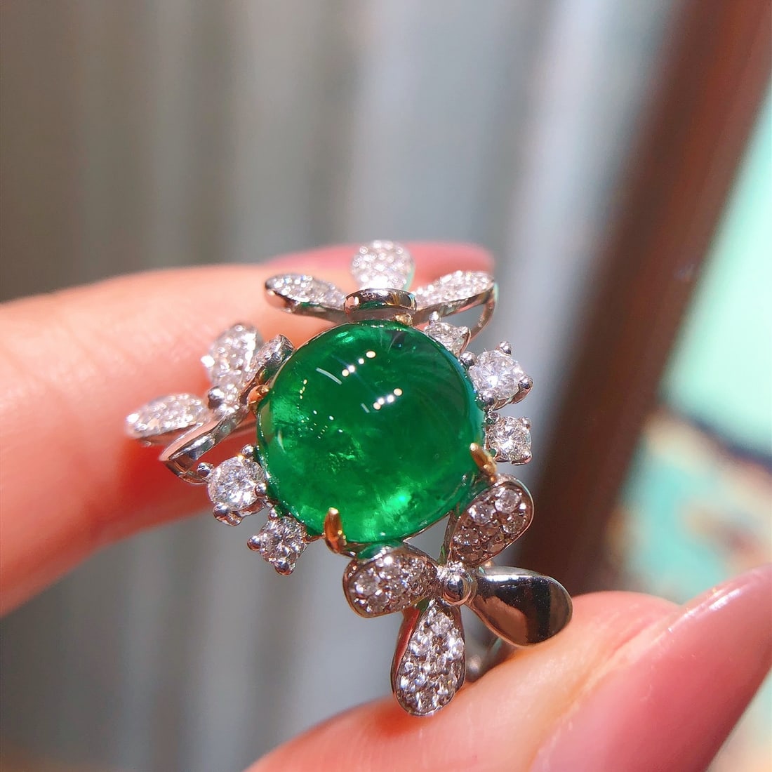 14k Gold 4.59 Ctw Vivid Green Natural Emerald & Diamond Ring - 2