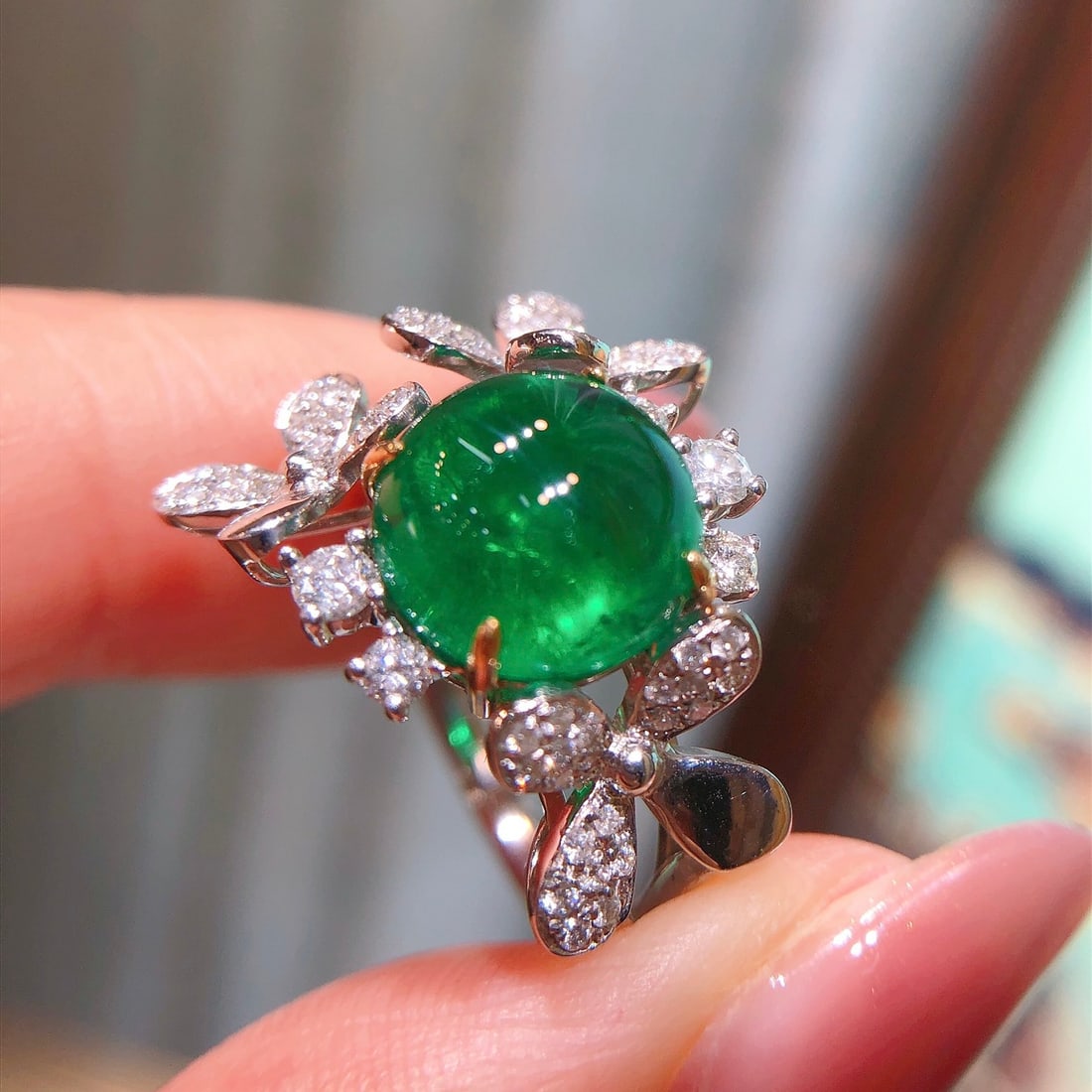 14k Gold 4.59 Ctw Vivid Green Natural Emerald & Diamond Ring - 3