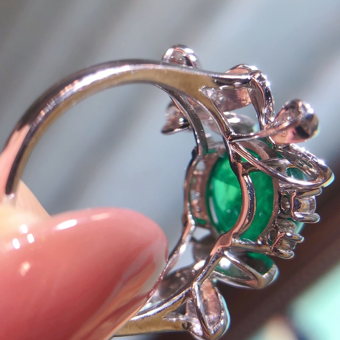 14k Gold 4.59 Ctw Vivid Green Natural Emerald & Diamond Ring - 5