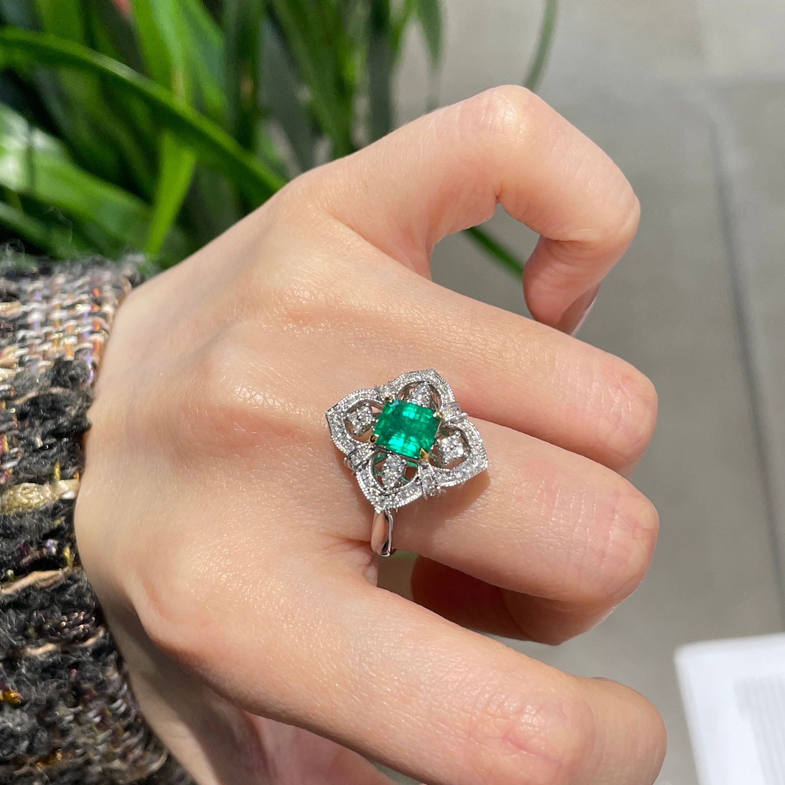 14k Gold 1.3 Ct Vivid Green Natural Emerald & Diamond Ring - 2