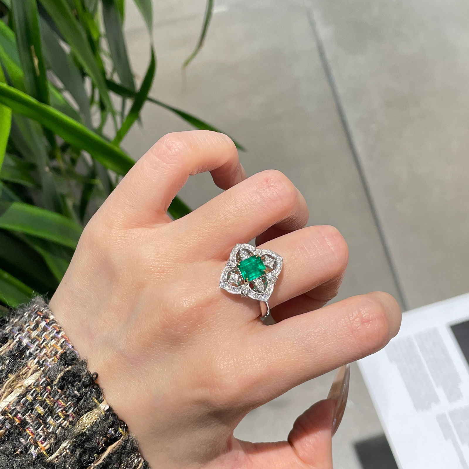 14k Gold 1.3 Ct Vivid Green Natural Emerald & Diamond Ring - 5