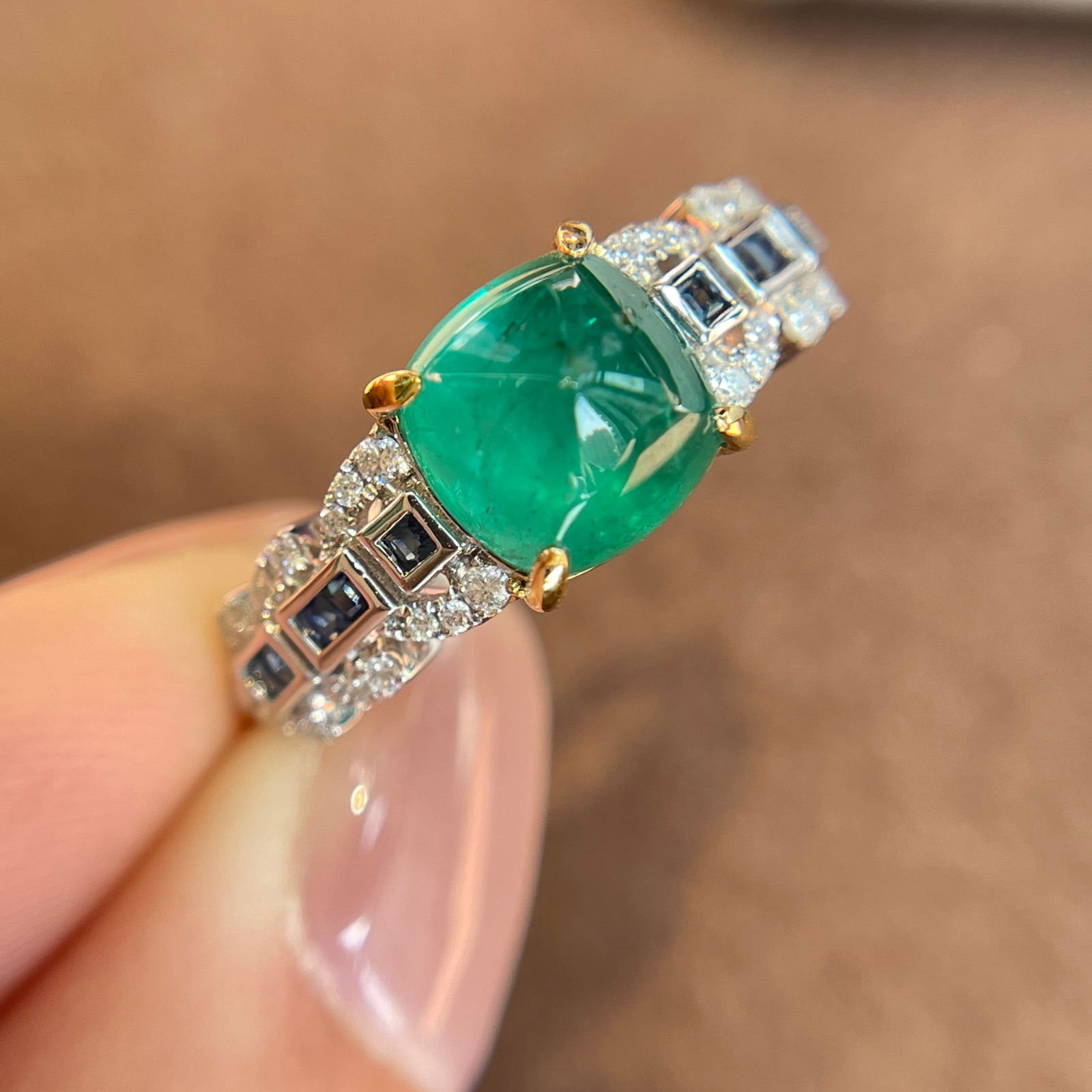 14k Gold 2 Ct Natural Emerald & Diamond & Sapphire Ring: Ref:231114213 // gold content:14k gold // ring size:7. 25us // // main gemstone:emerald // shape:sugar-loaf // carat weight:2ct // color:green // treatment:natural // // adjacent gemstone 2 : diamond