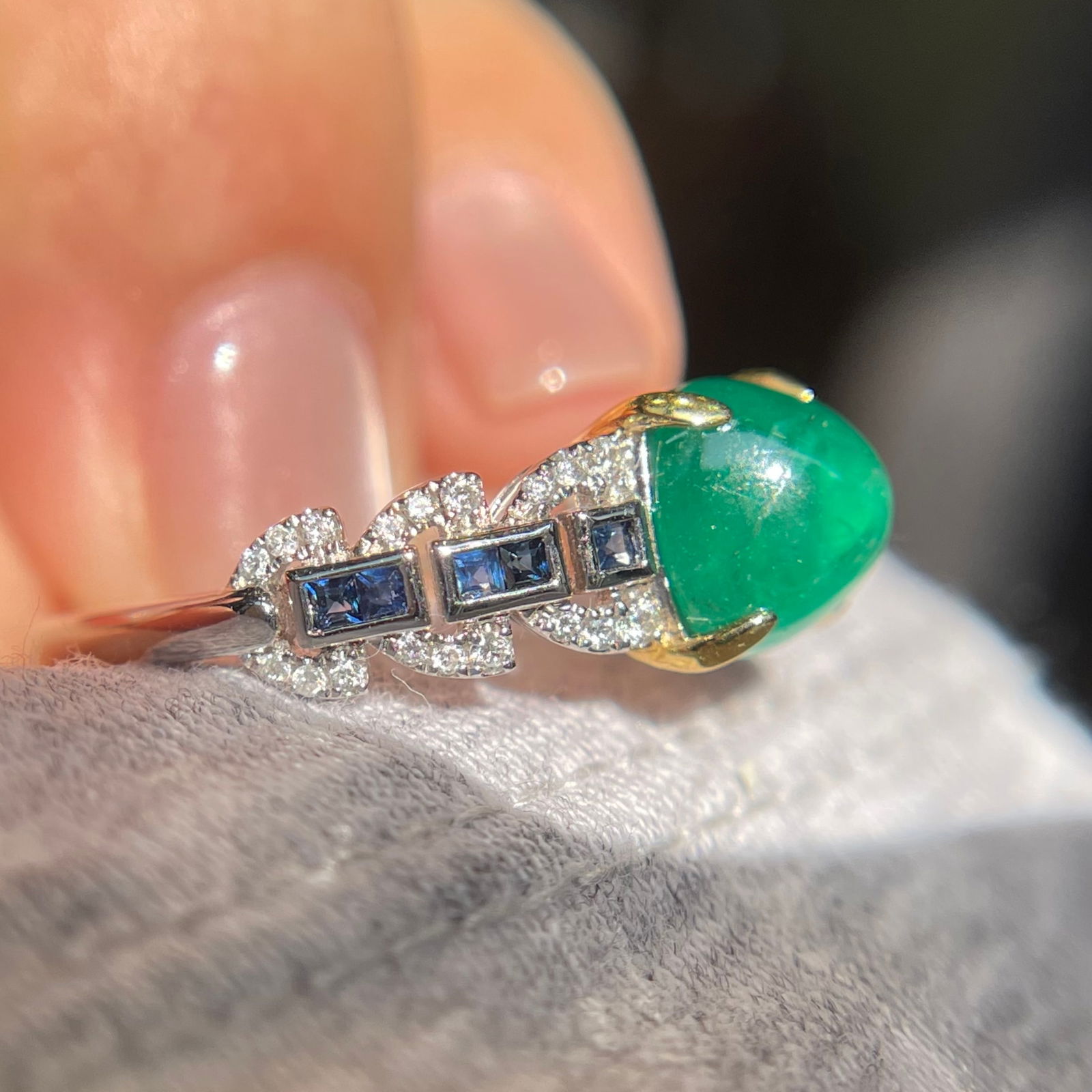 14k Gold 2 Ct Natural Emerald & Diamond & Sapphire Ring - 6