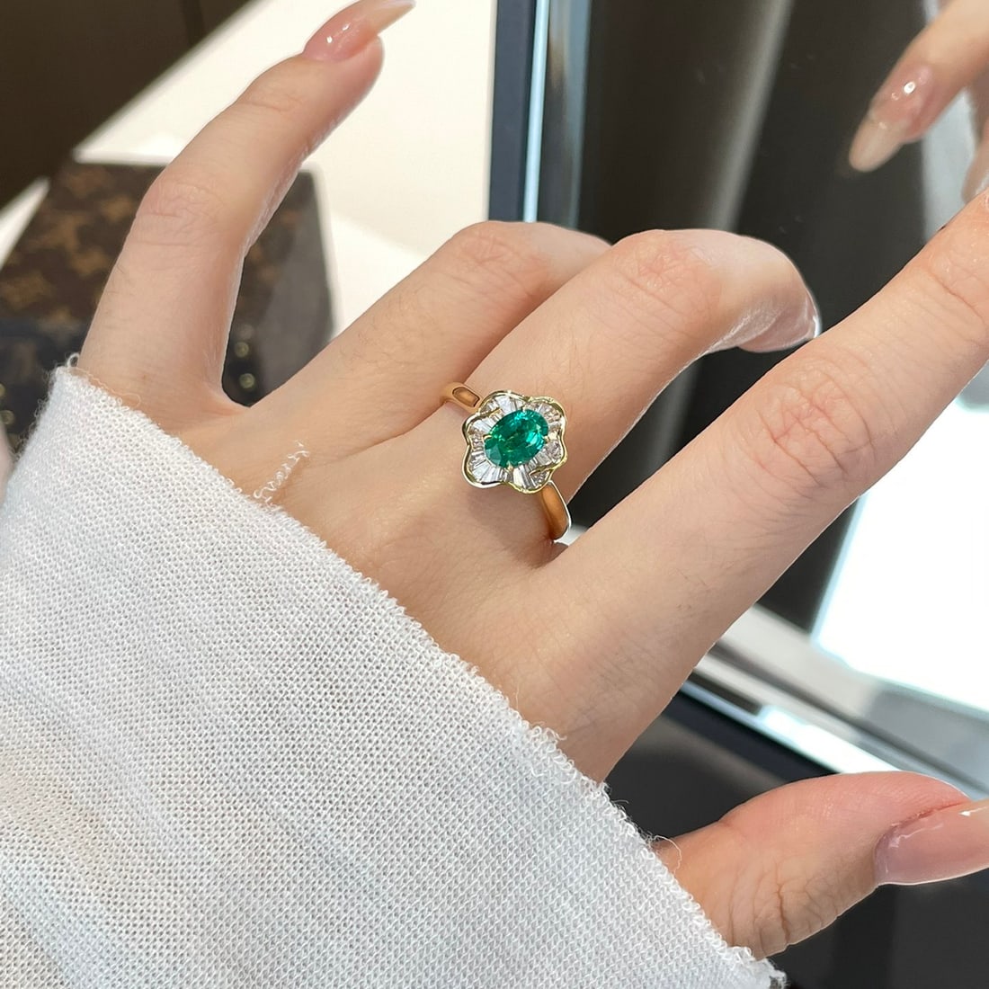 14k Gold 0.34 Ct Vivid Green Natural Emerald & Diamond Ring - 5