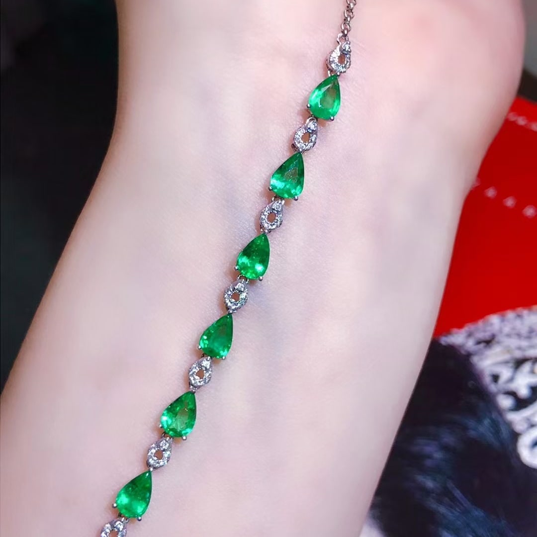 14k Gold 1.8 Ct Vivid Green Natural Emerald & Diamond Bracelet - 2