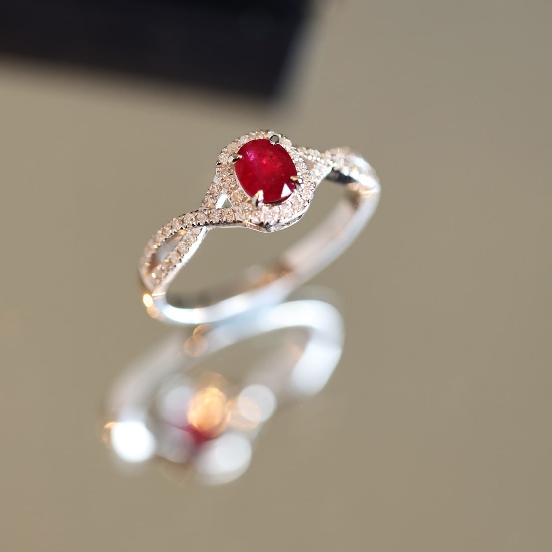 14k Gold 0.87 Ctw Vivid Red Natural Ruby & Diamond Ring - 3