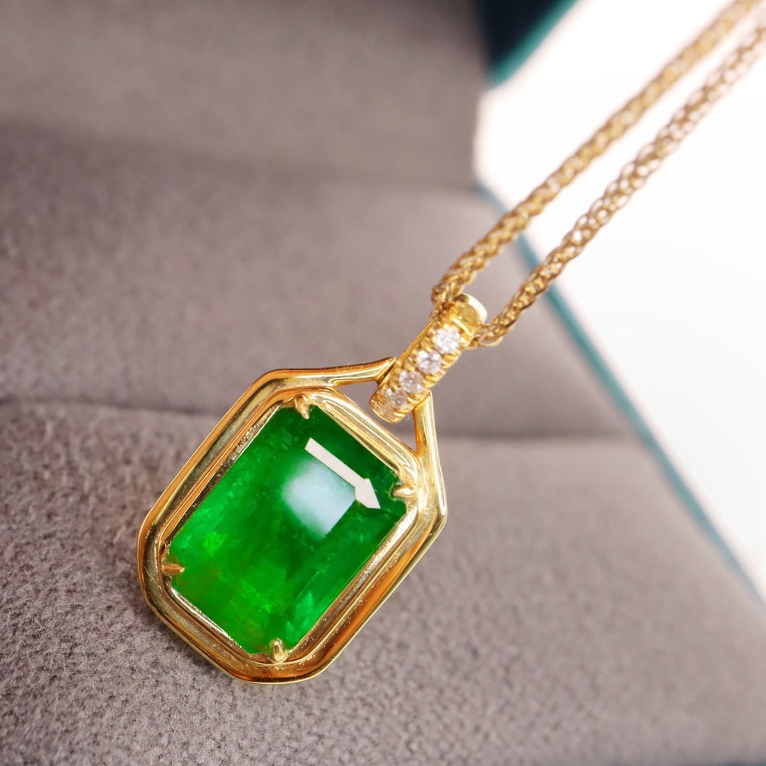 14k Gold 1.90 Ct Vivid Green Natural Emerald & Diamond Pendant( Without Chain ) - 2
