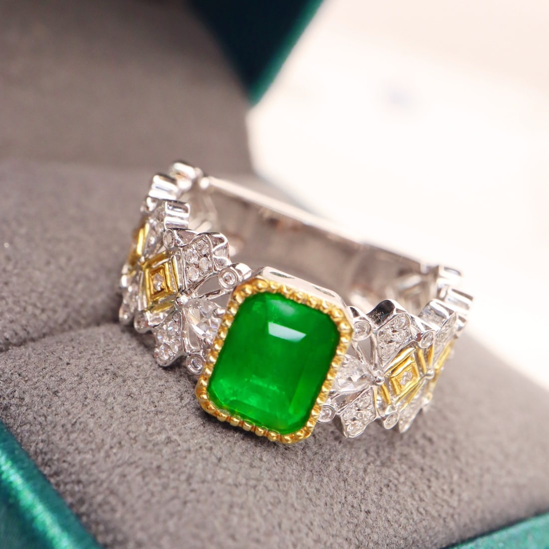 14k Gold 1.37 Ctw Vivid Green Natural Emerald & Diamond Ring - 2