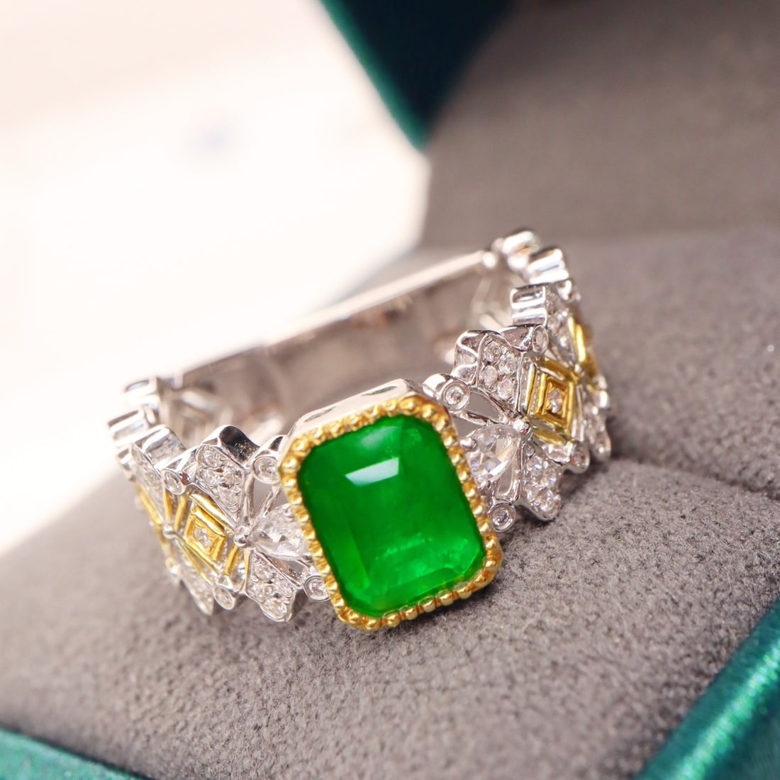 14k Gold 1.37 Ctw Vivid Green Natural Emerald & Diamond Ring - 4