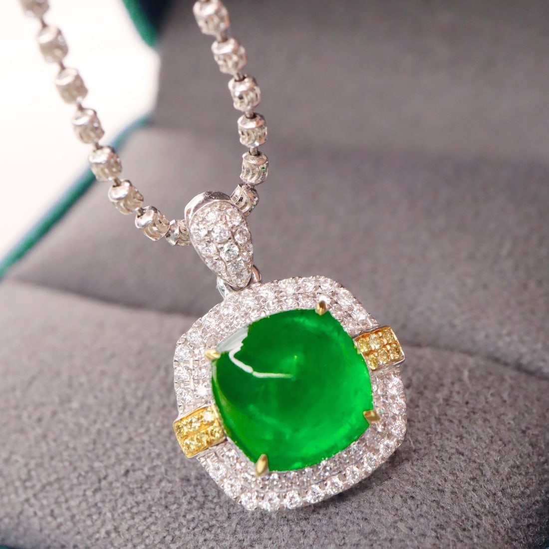 14k Gold 3.30 Ctw Vivid Green Natural Emerald & Diamond Pendant( Without Chain ) - 4