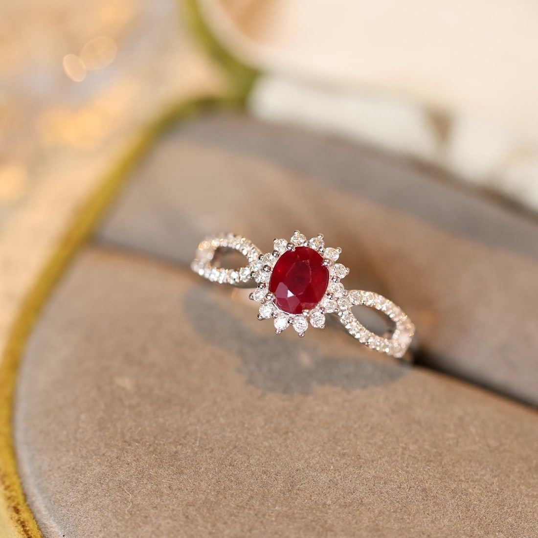 14k Gold 0.89 Ctw Natural Ruby & Diamond Ring - 4