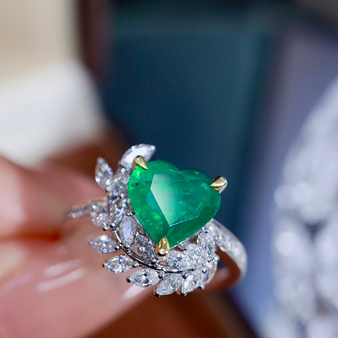 14k Gold 1.97 Ctw Natural Emerald & Diamond Ring - 8