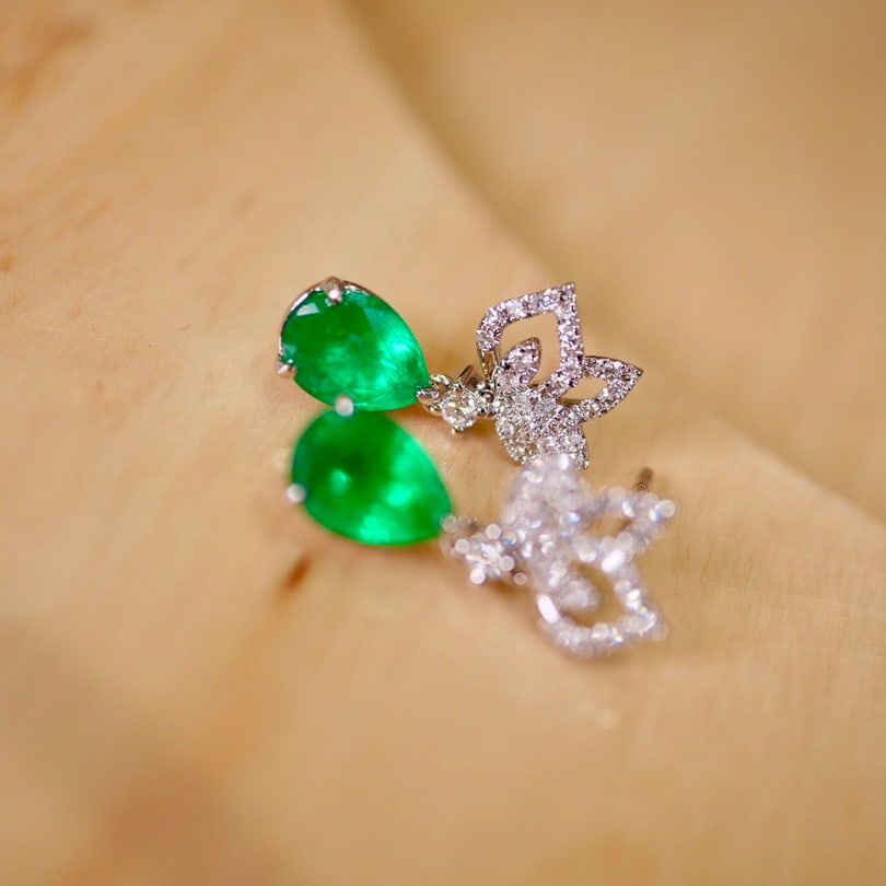 14k Gold 1.59 Ctw Vivid Green Natural Emerald & Diamond Earrings - 5