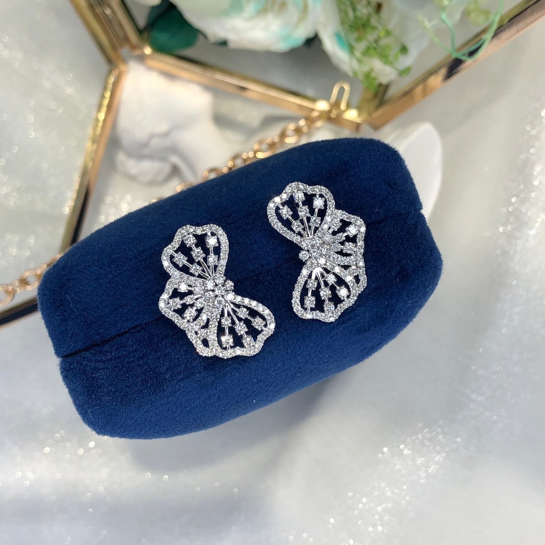 14k Gold 1.06 Ct Natural H Diamond Earrings: Ref:231114356 // gold content:14k gold // main gemstone:diamond // shape:round // carat weight:1. 06ct // clarity grade:vs-si // color:h // treatment:natural // cut grade:g // Condition: NewLow