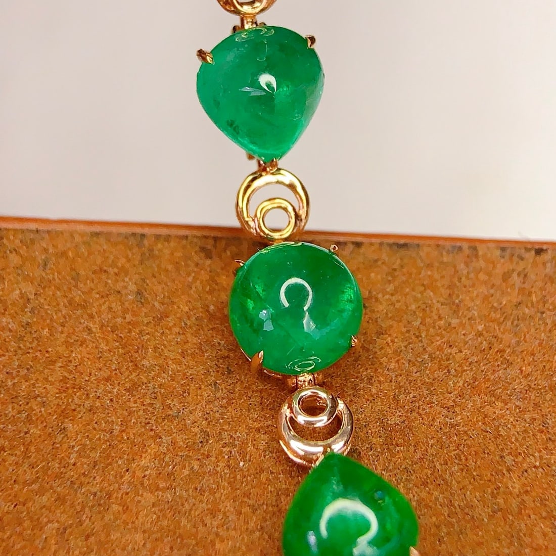 14k Gold 7.5 Ct Natural Emerald Bracelet - 2