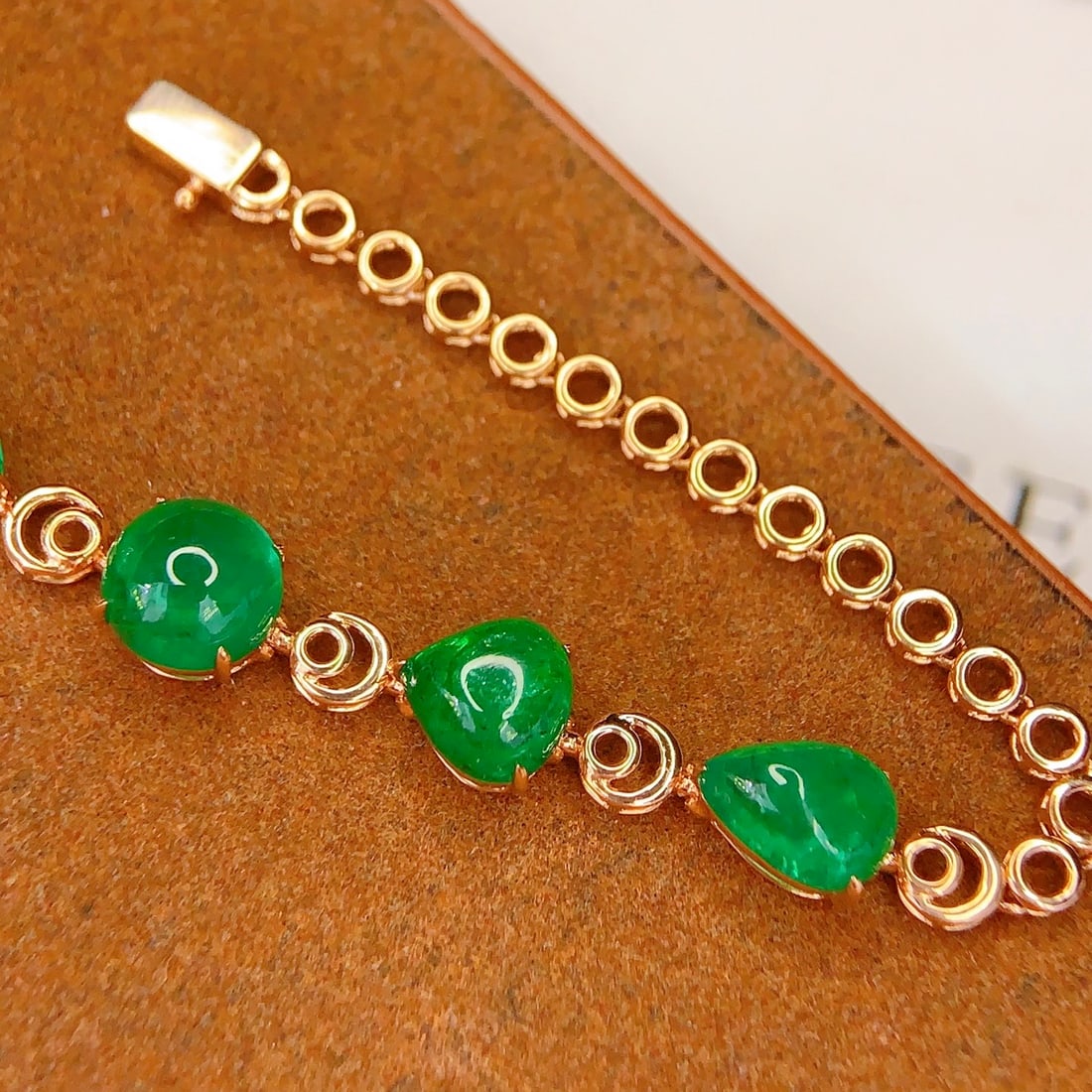 14k Gold 7.5 Ct Natural Emerald Bracelet - 3